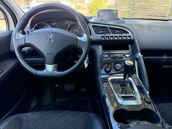 Peugeot 3008 8 of 18