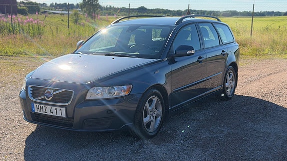 Volvo V50 3 of 5