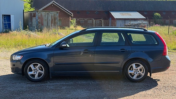 Volvo V50 4 of 5