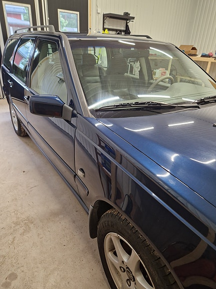 Volvo V70 4 of 5
