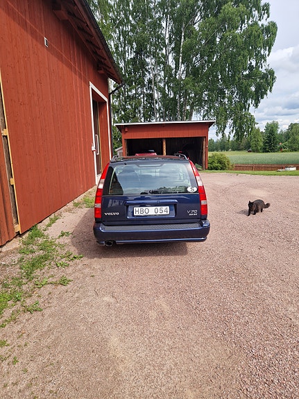 Volvo V70 3 of 5