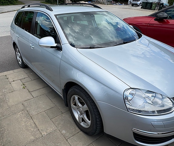 Volkswagen Golf V 2 of 5