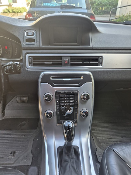 Volvo V70 10 of 14