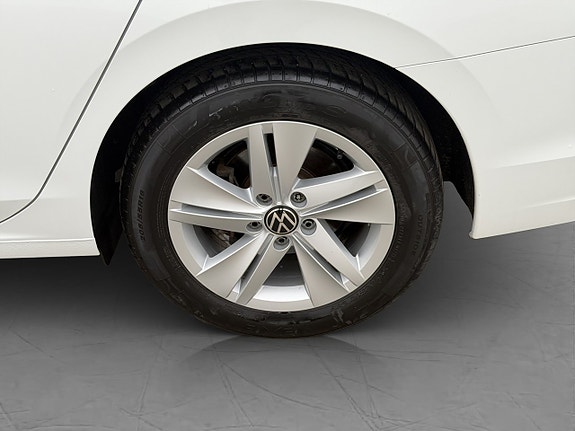 Volkswagen Golf VIII 27 of 29