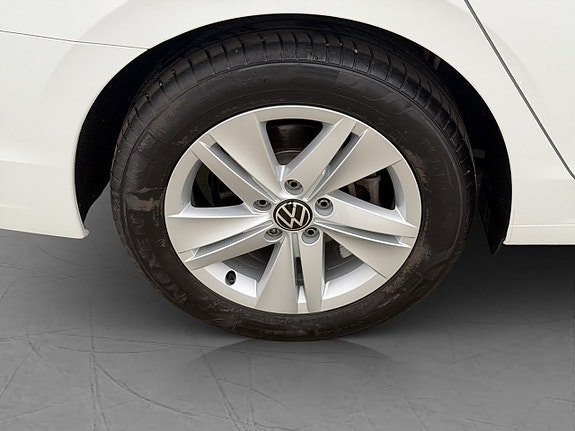 Volkswagen Golf VIII 28 of 29
