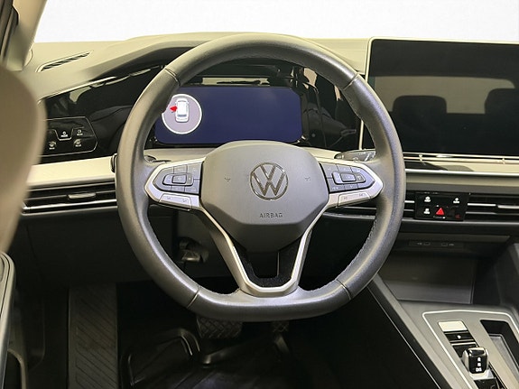 Volkswagen Golf VIII 10 of 29