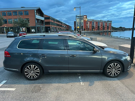 Volkswagen Passat 2 of 5
