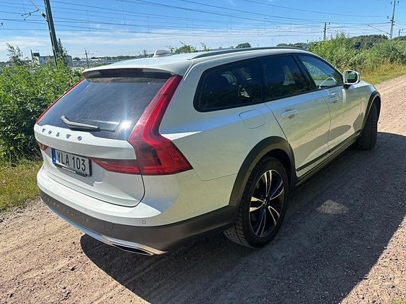 Volvo V90 Cross Country 9 of 10