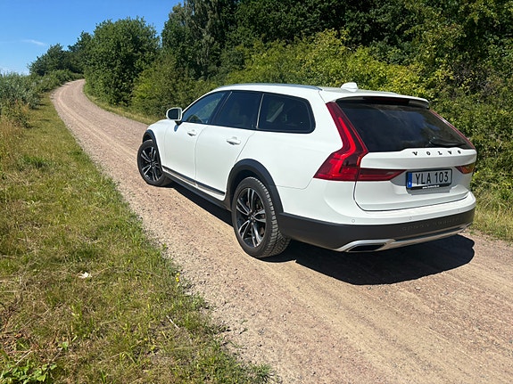 Volvo V90 Cross Country 8 of 10