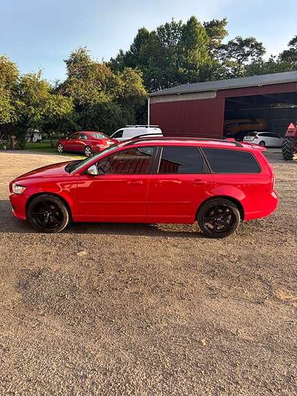 Volvo V50 2 of 5