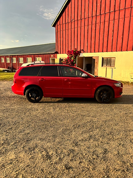 Volvo V50 4 of 5