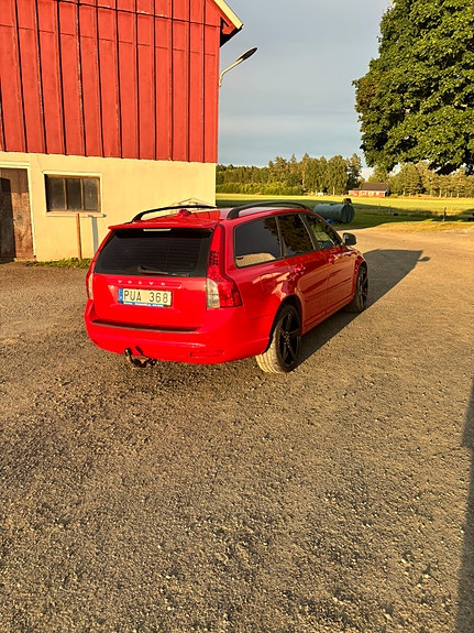 Volvo V50 3 of 5