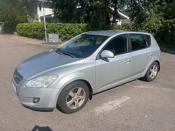 Kia Ceed 2 of 5