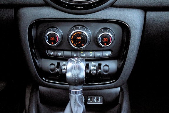 MINI Clubman Cooper 22 of 26