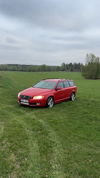 Volvo V70 2 of 5