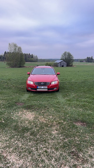 Volvo V70 3 of 5