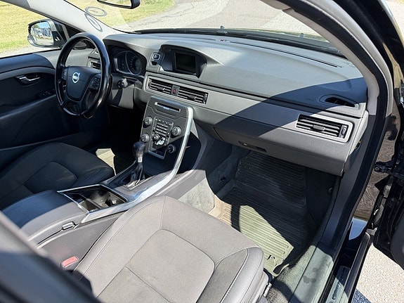 Volvo V70 8 of 11