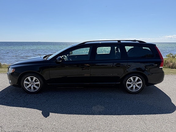 Volvo V70 2 of 11