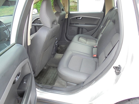 Volvo V70 4 of 5