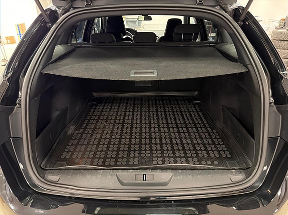 Peugeot 308 SW 29 of 30