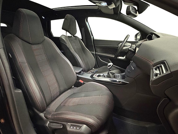 Peugeot 308 SW 11 of 30
