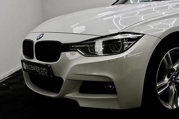 BMW 320d 2 of 5