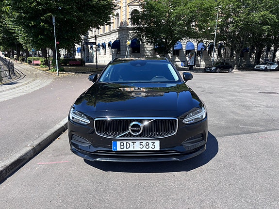 Volvo V90 2 of 5