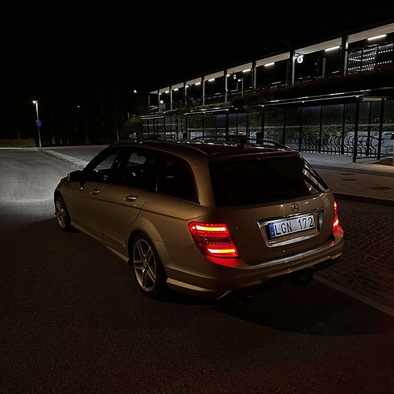 Mercedes-Benz C220 3 of 3