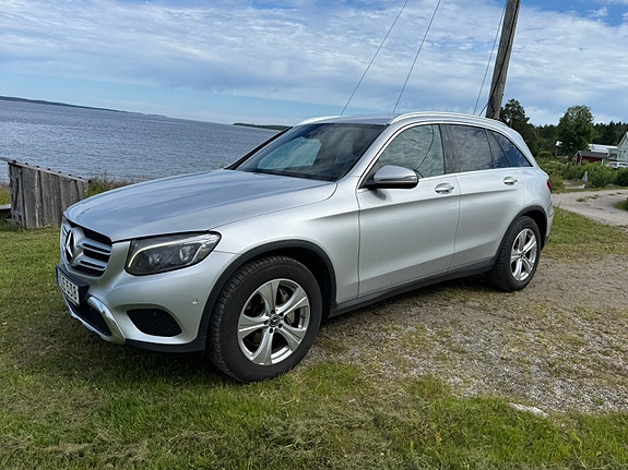 Mercedes-Benz GLC220 d 2 of 20