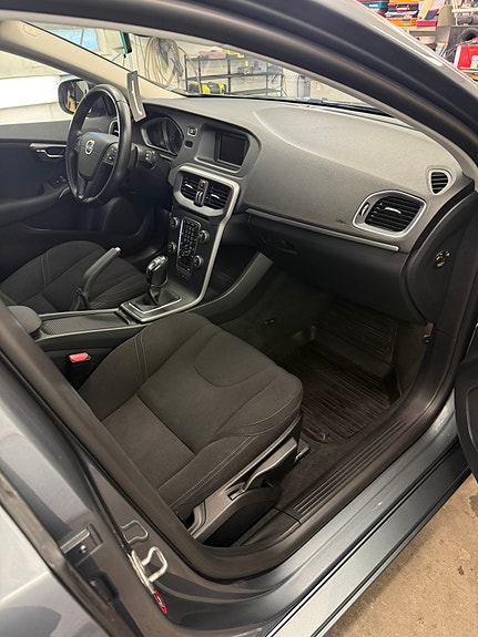 Volvo V40 12 of 13
