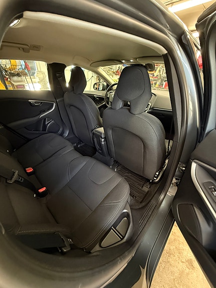 Volvo V40 11 of 13