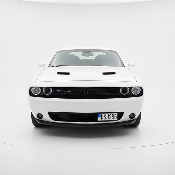 Dodge Challenger 4 of 5