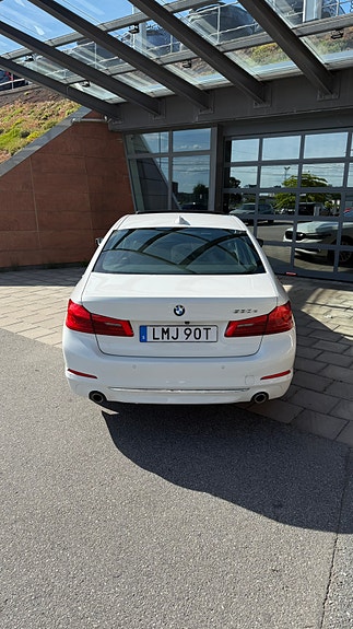 BMW 530e 4 of 5