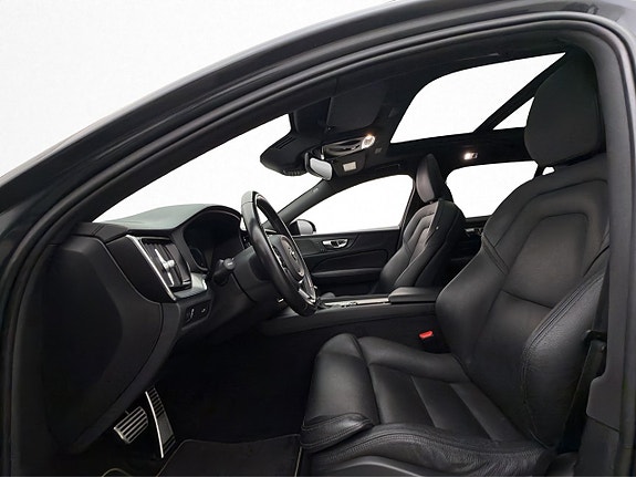 Volvo V60 13 of 30