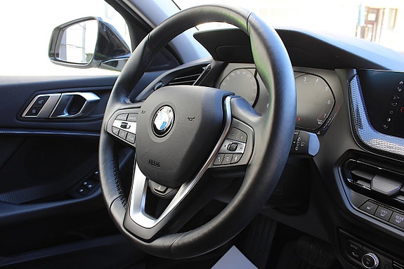 BMW 118i 4 of 30