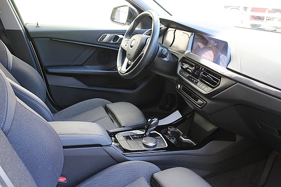 BMW 118i 21 of 30