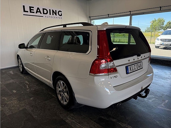 Volvo V70 2 of 5