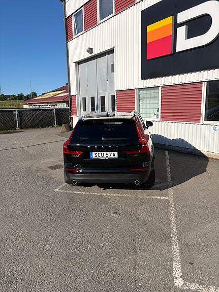 Volvo XC60 2 of 5