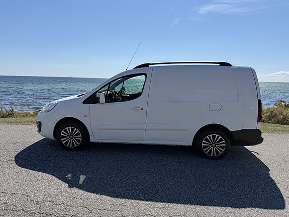 Peugeot Partner 2 of 5