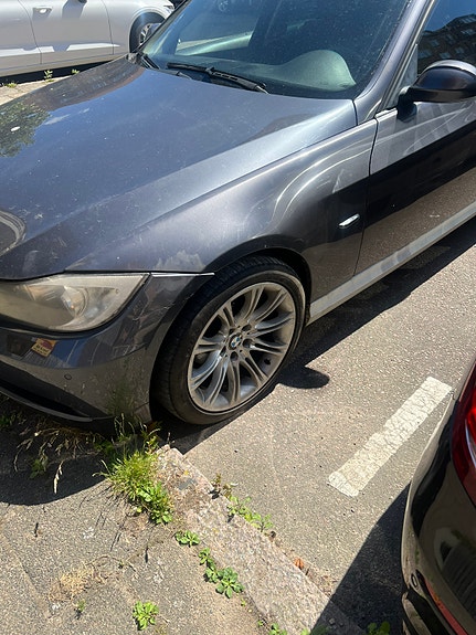 BMW 320i 10 of 13
