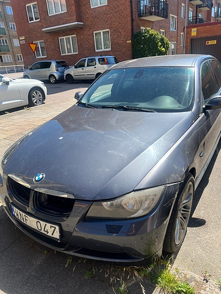 BMW 320i 7 of 13