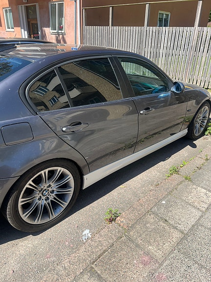 BMW 320i 13 of 13