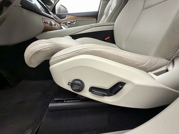 Volvo XC90 12 of 30