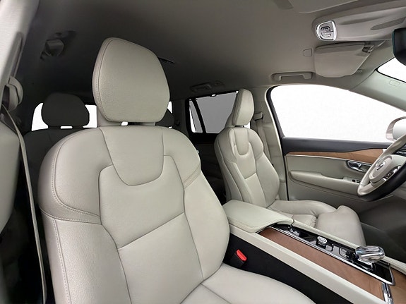 Volvo XC90 15 of 30