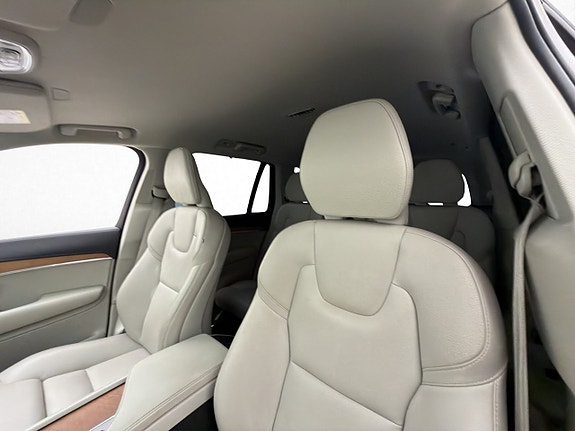Volvo XC90 14 of 30