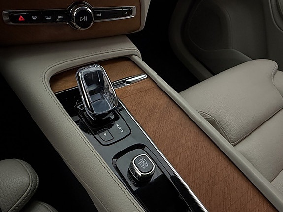 Volvo XC90 28 of 30
