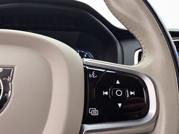 Volvo XC90 26 of 30