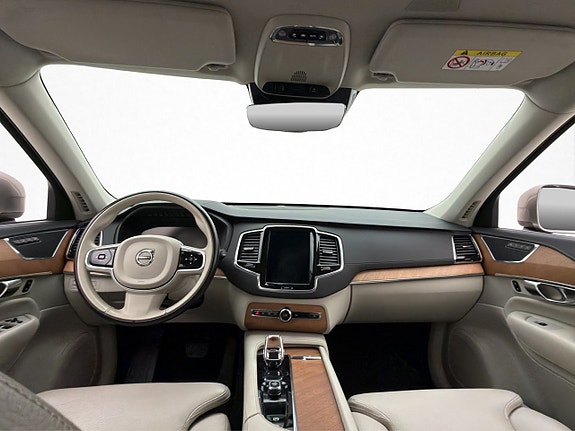 Volvo XC90 10 of 30