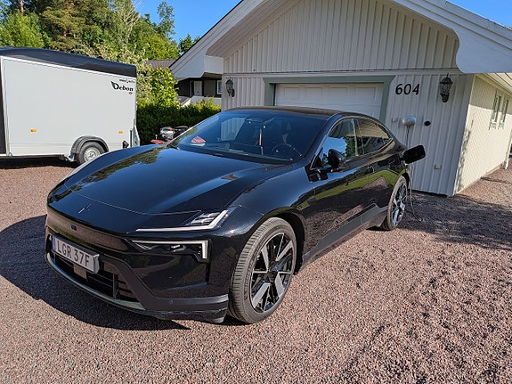 Polestar 4 2 of 5