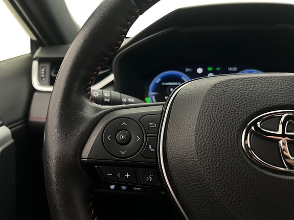 Toyota RAV4 Plug-in Hybrid 17 of 30